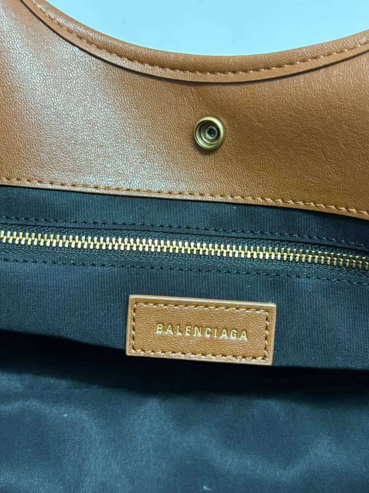 B1P46J143 Popular leather bags