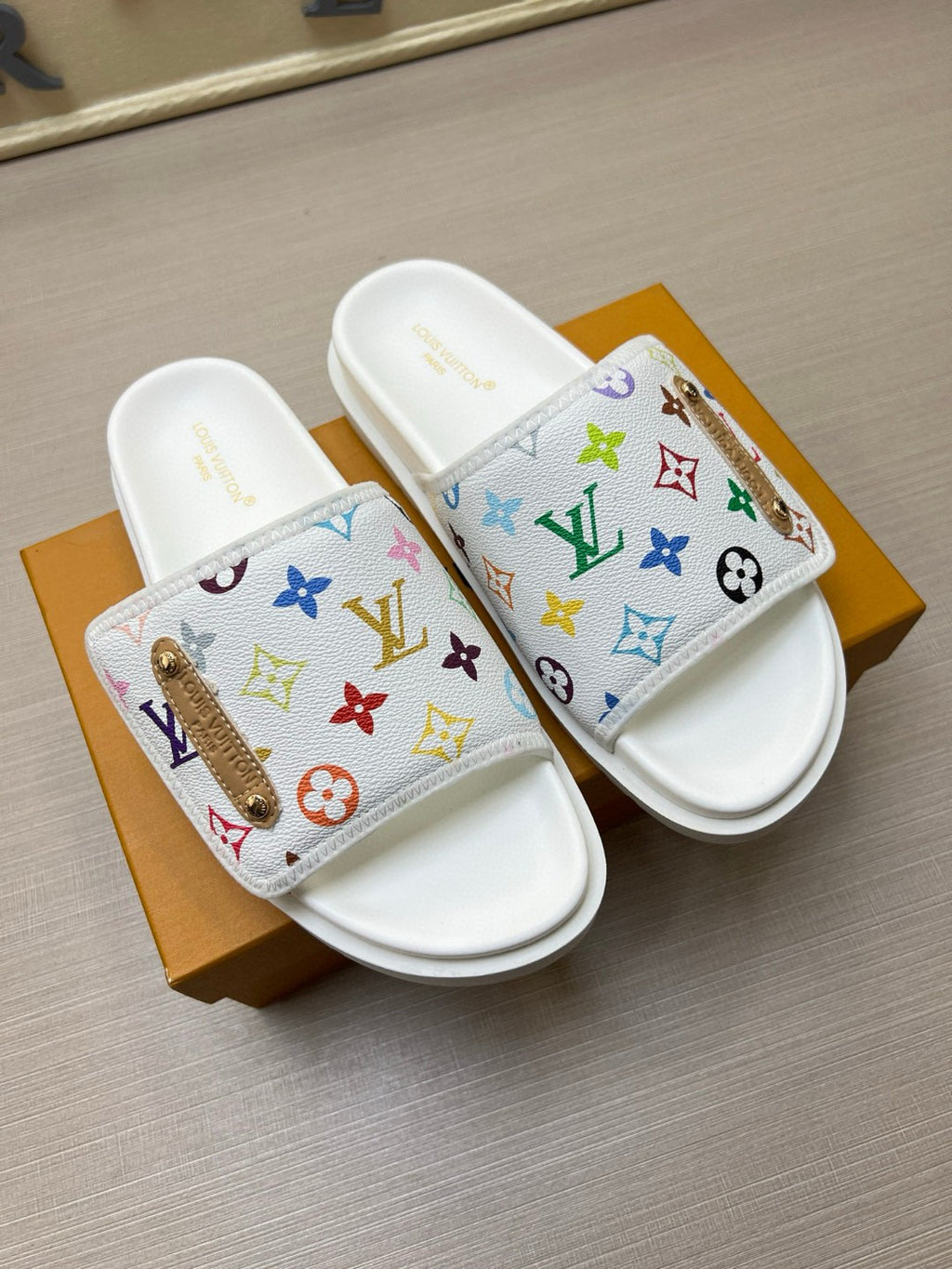 575NE6Z  Popular Slippers