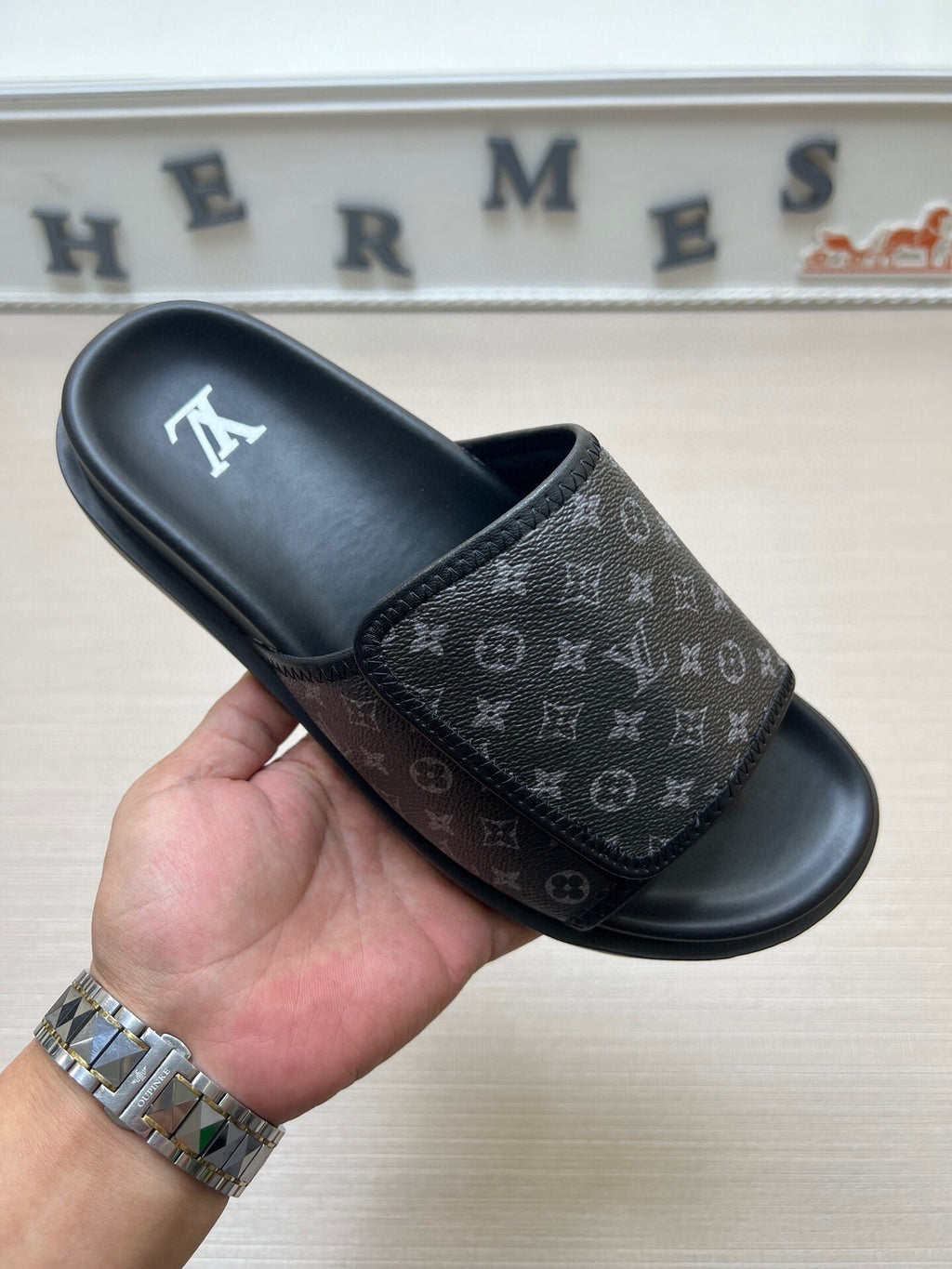 5WE246Z Popular Slippers