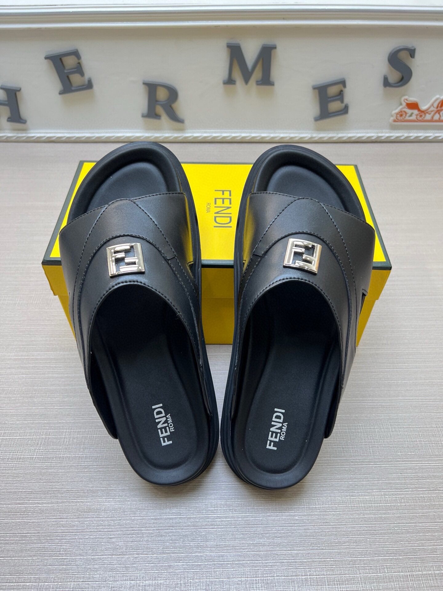 5LF221Z Popular Slippers