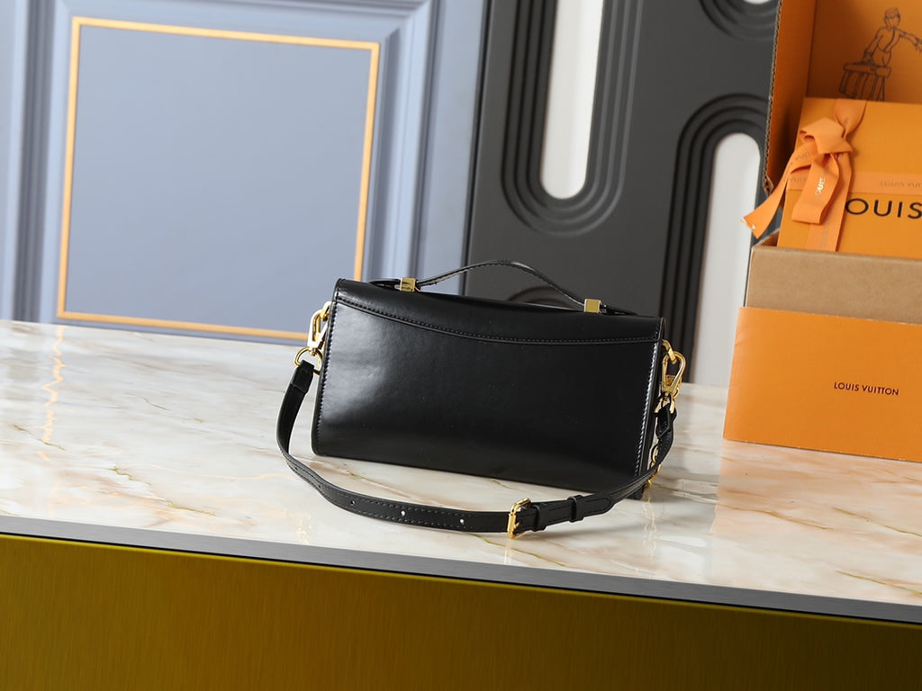 15RE145B Popular leather bag