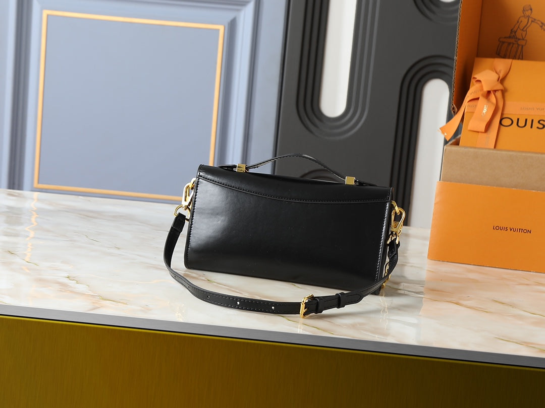 15RE145B Popular leather bag