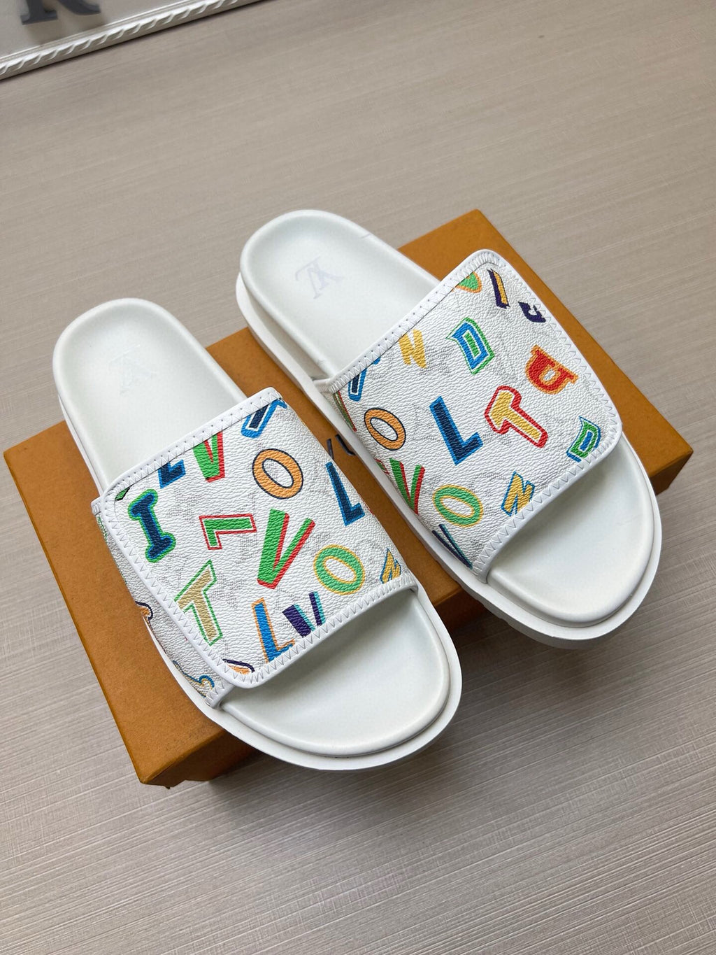5WE247Z Popular Slippers
