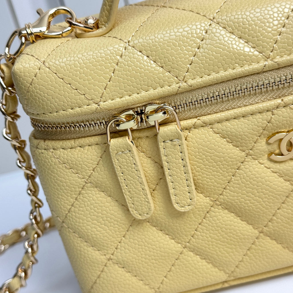 B1X66C19  Popular leather bag