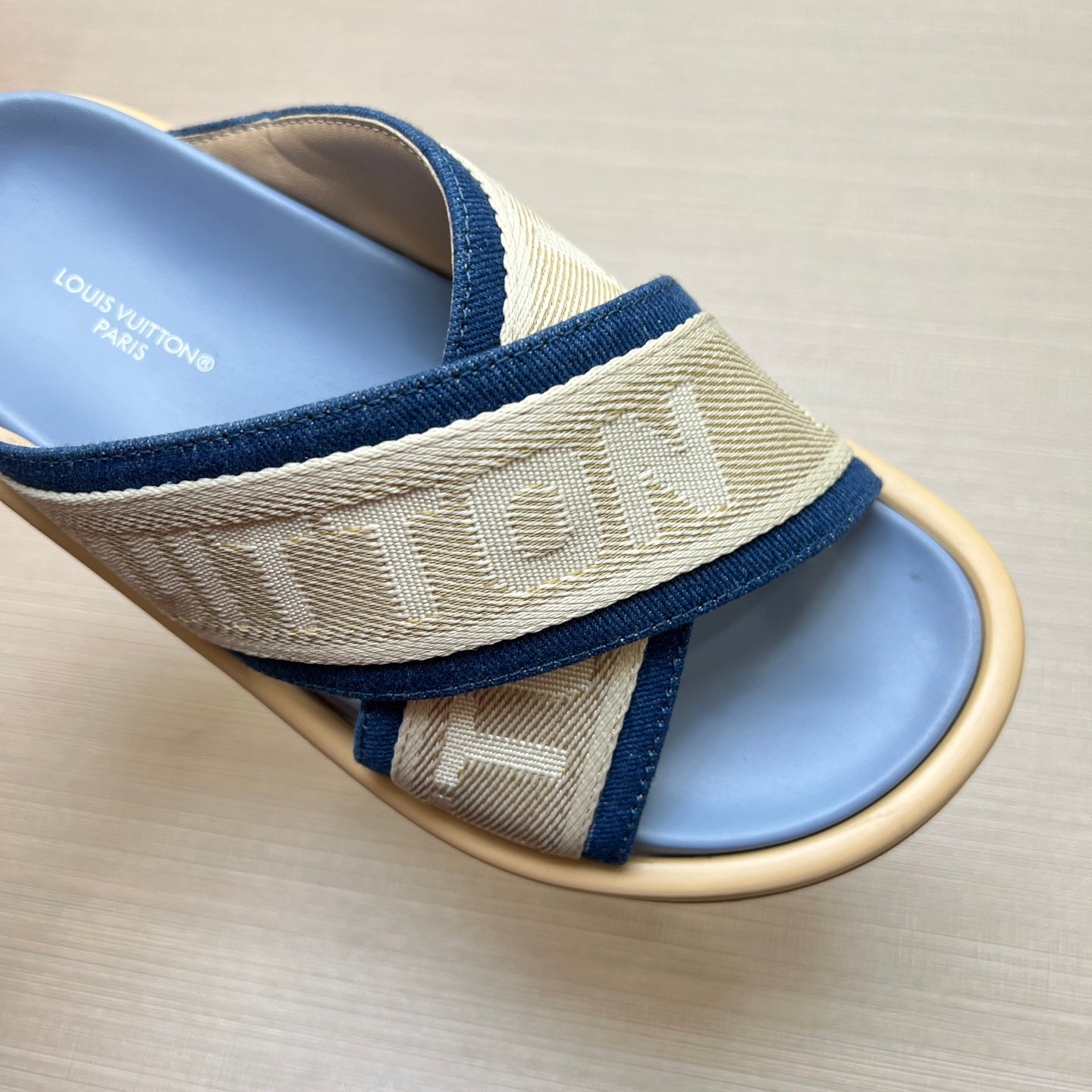 535ZE272Z Popular Slippers