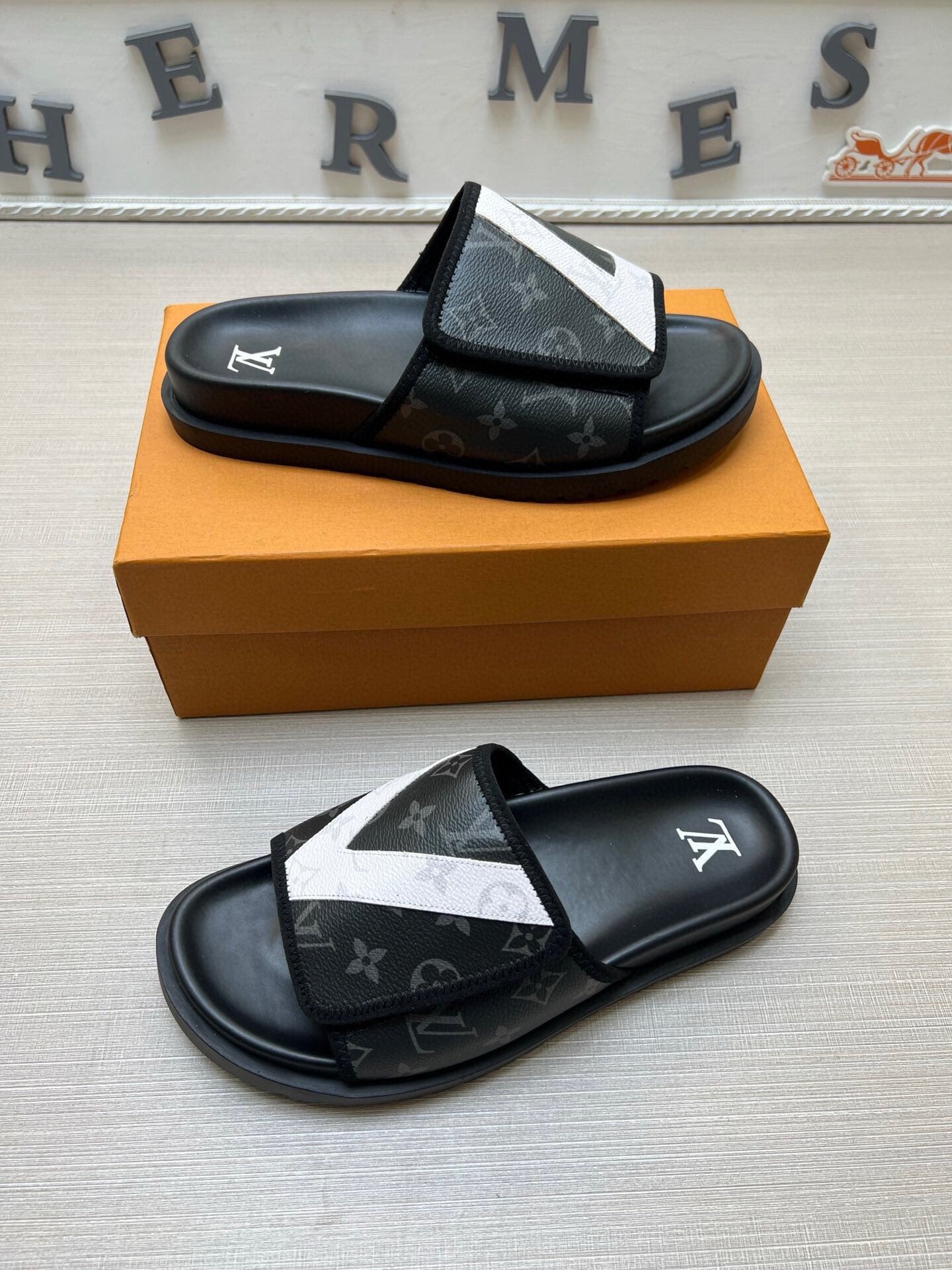 5WE251Z Popular Slippers