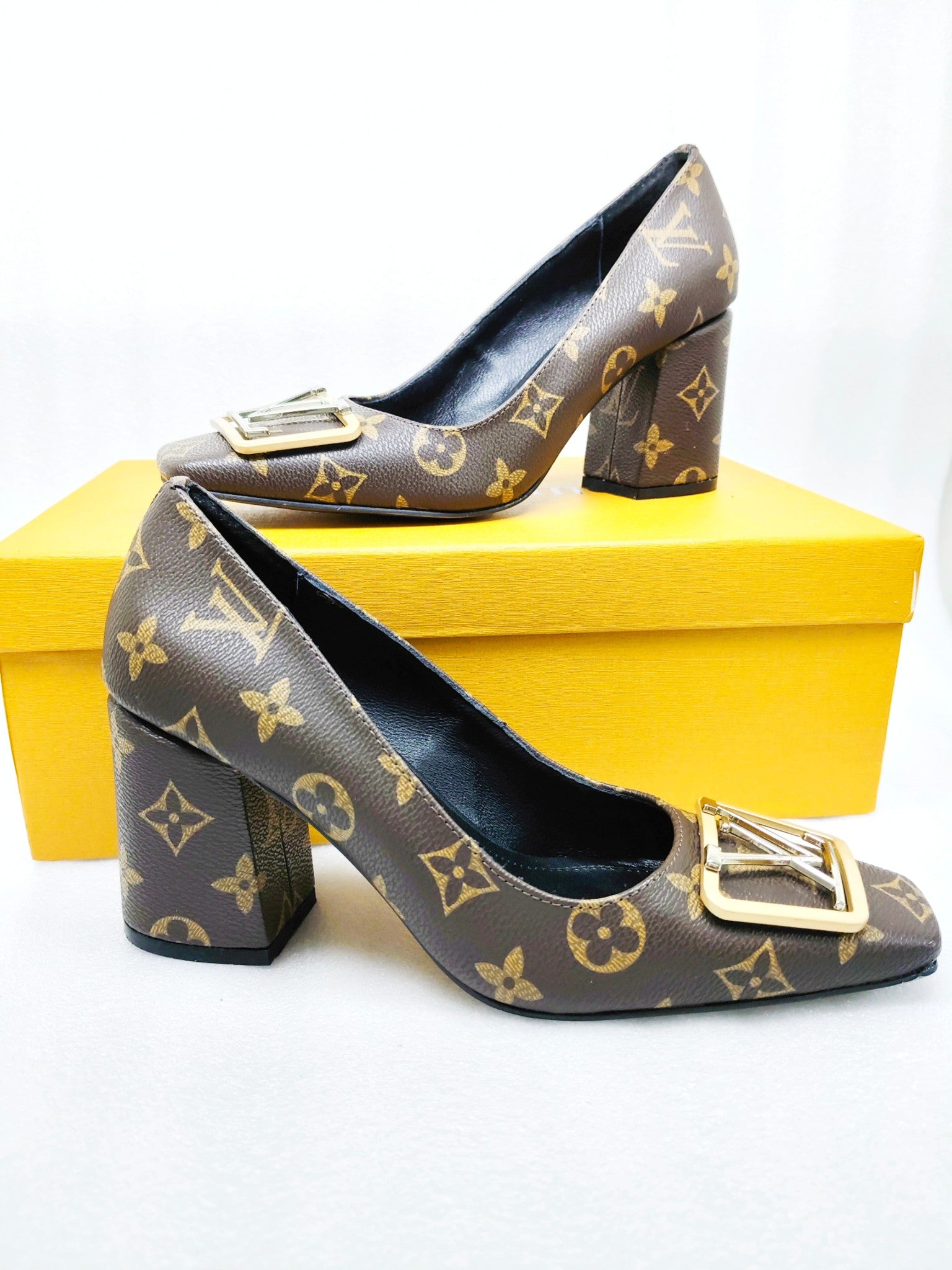 245RE28Z Popular leather  High heels