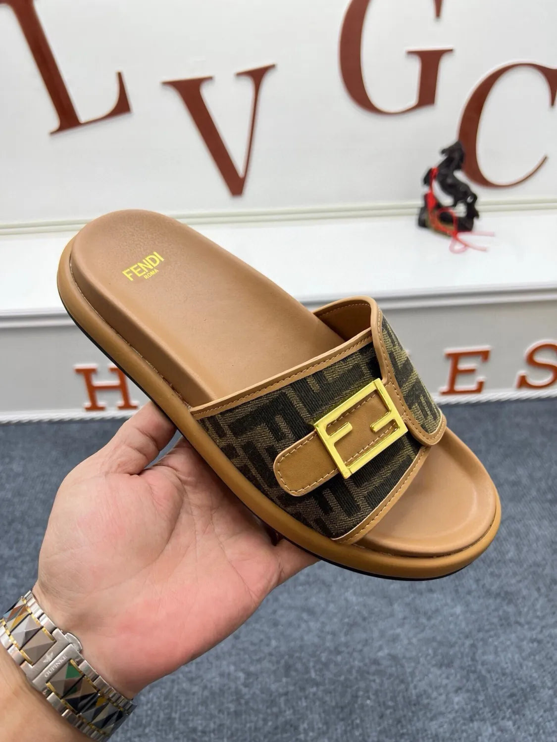 54F37Z Popular slippers