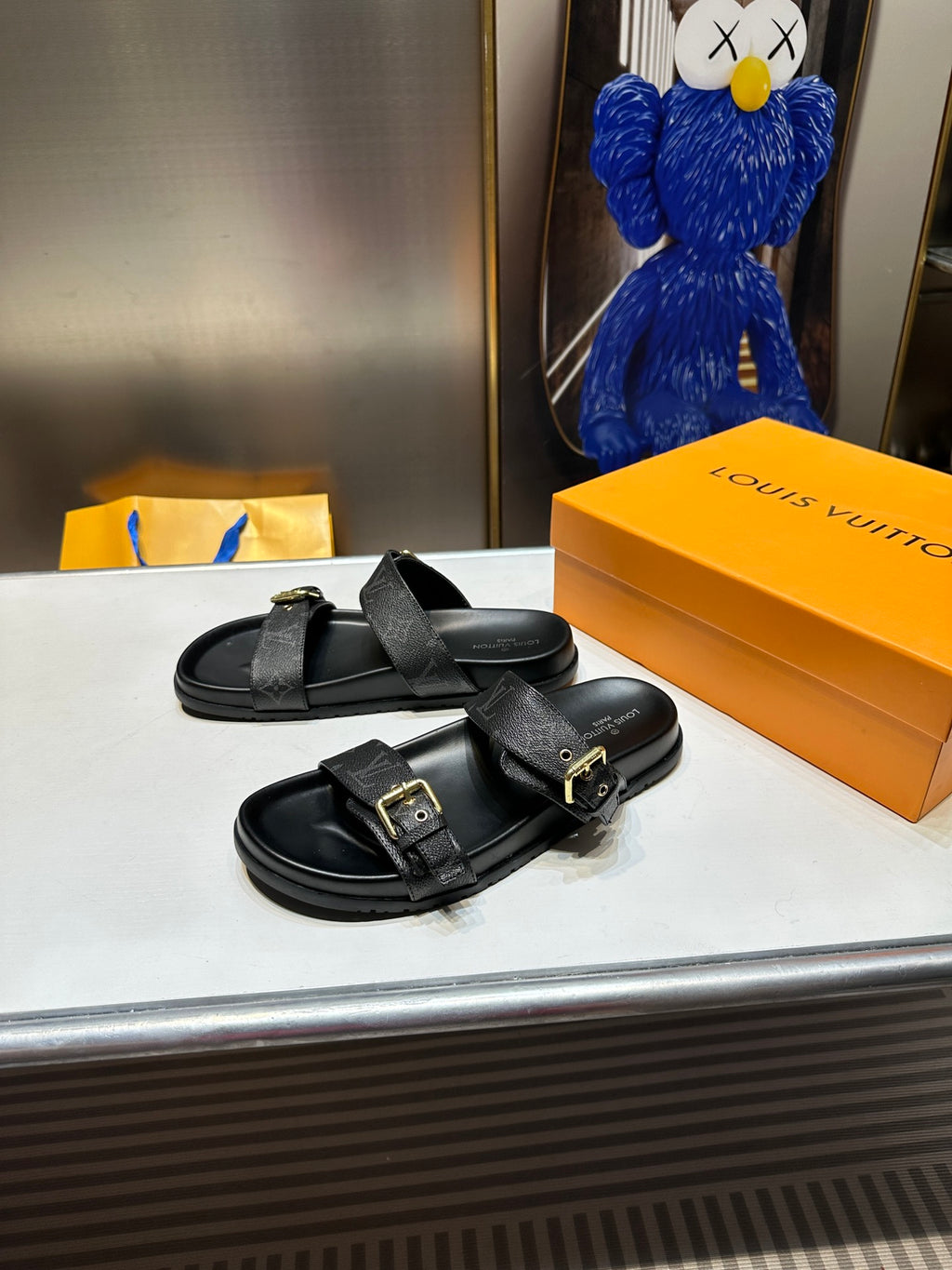 14E10Z Popular sandals