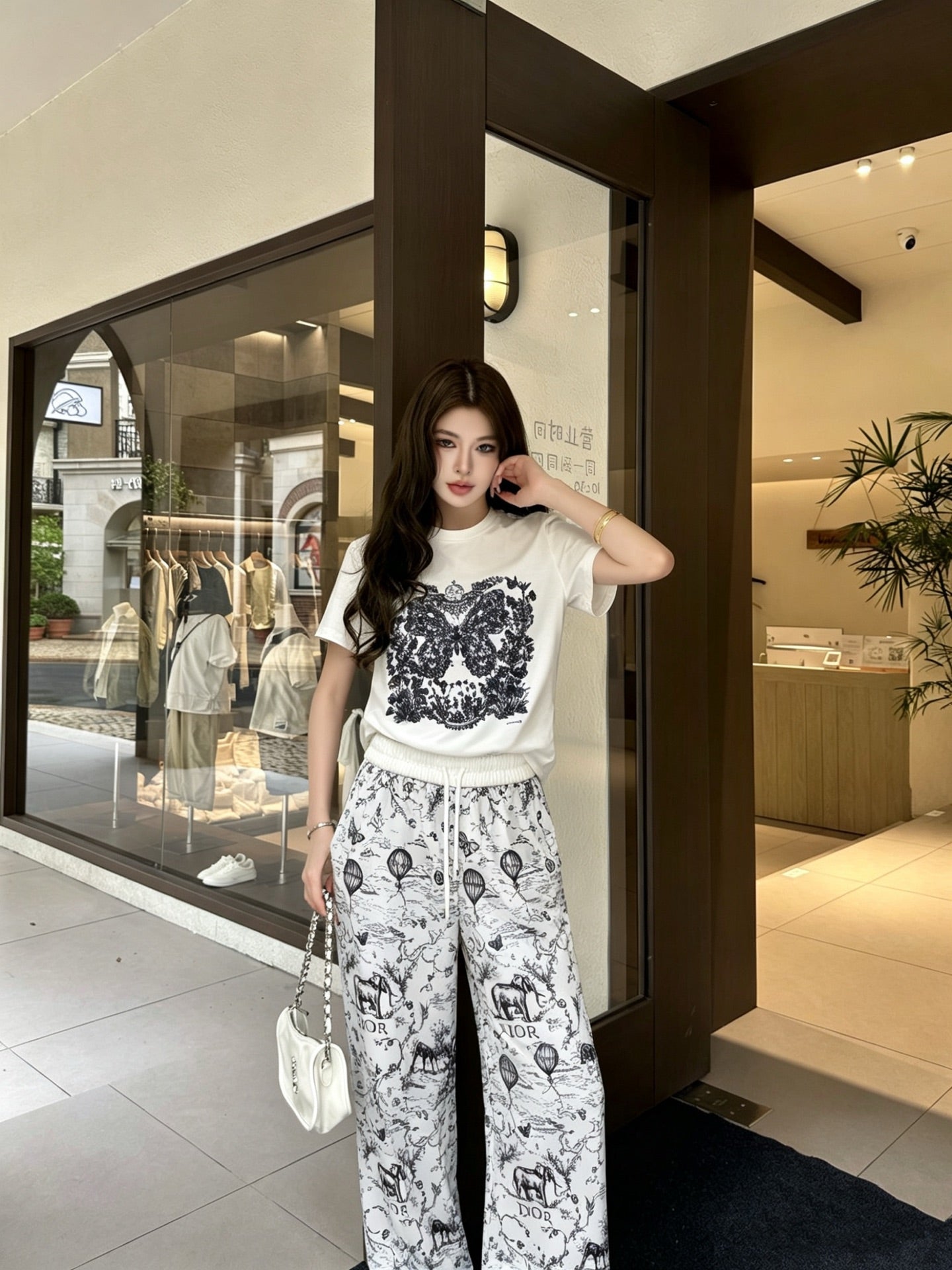 U2X56D8 Popular set （Pants +T-shirt）