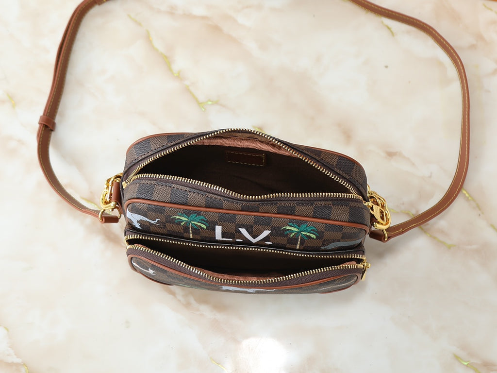 146PE109B Popular leather bag