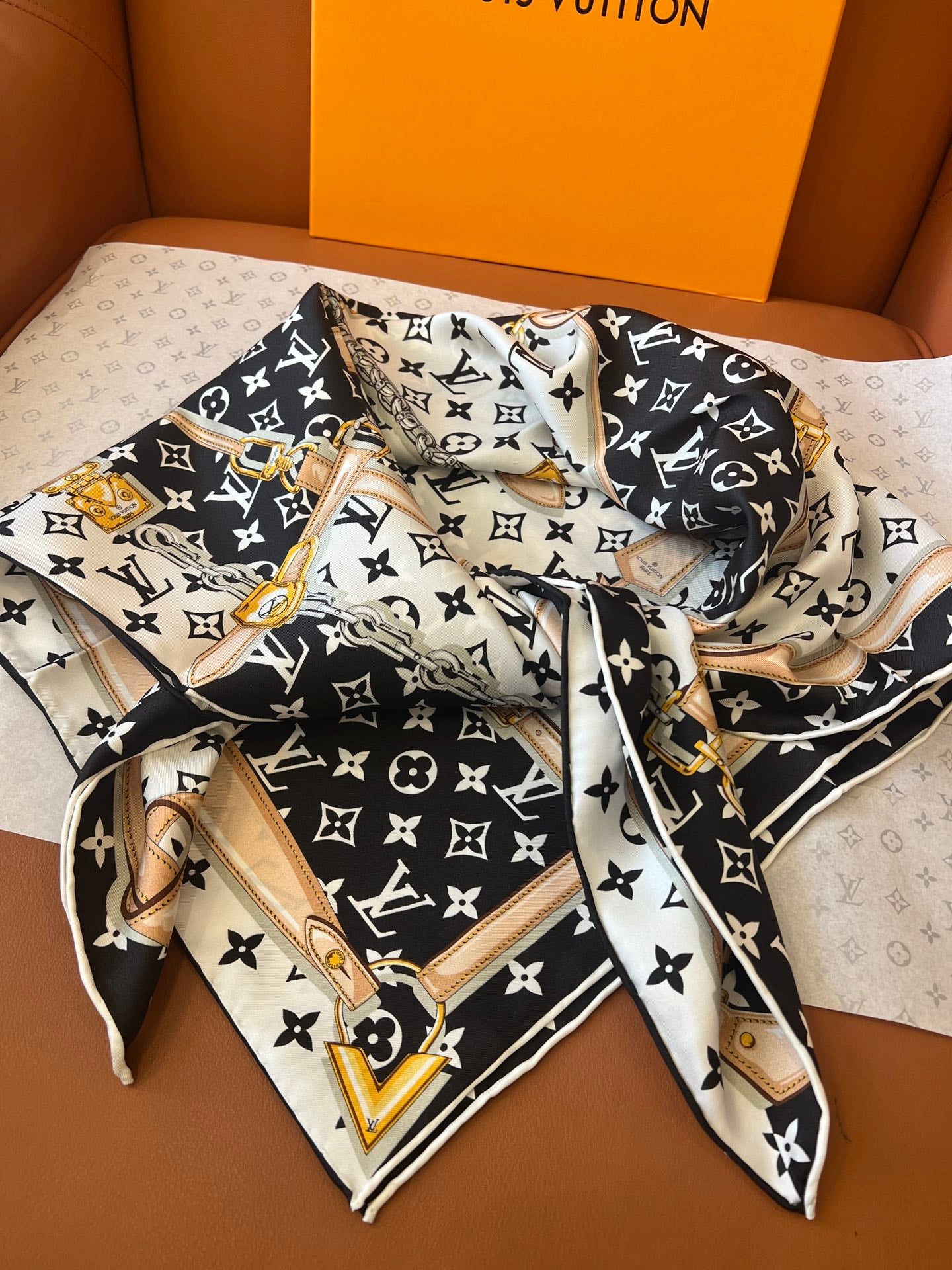 155NE81W Popular Silk Scarve
