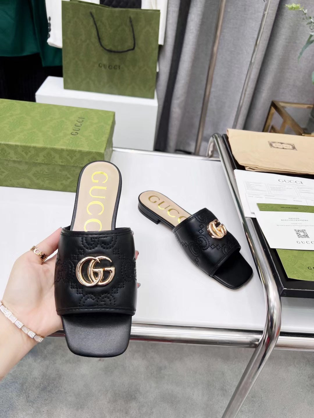 Z2X66B49 Popular high-quality leather slippers