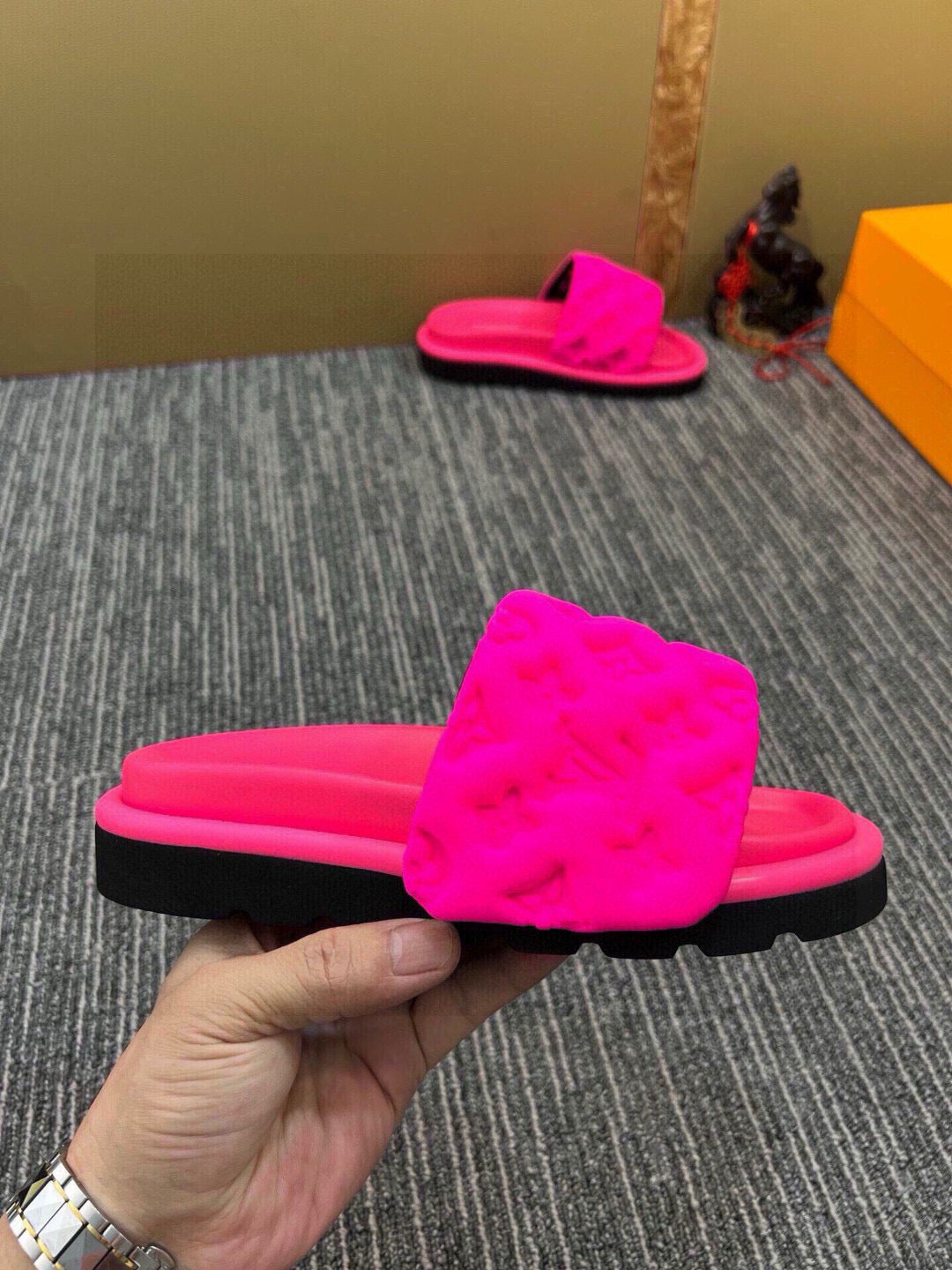 5QE13Z Popular Slippers