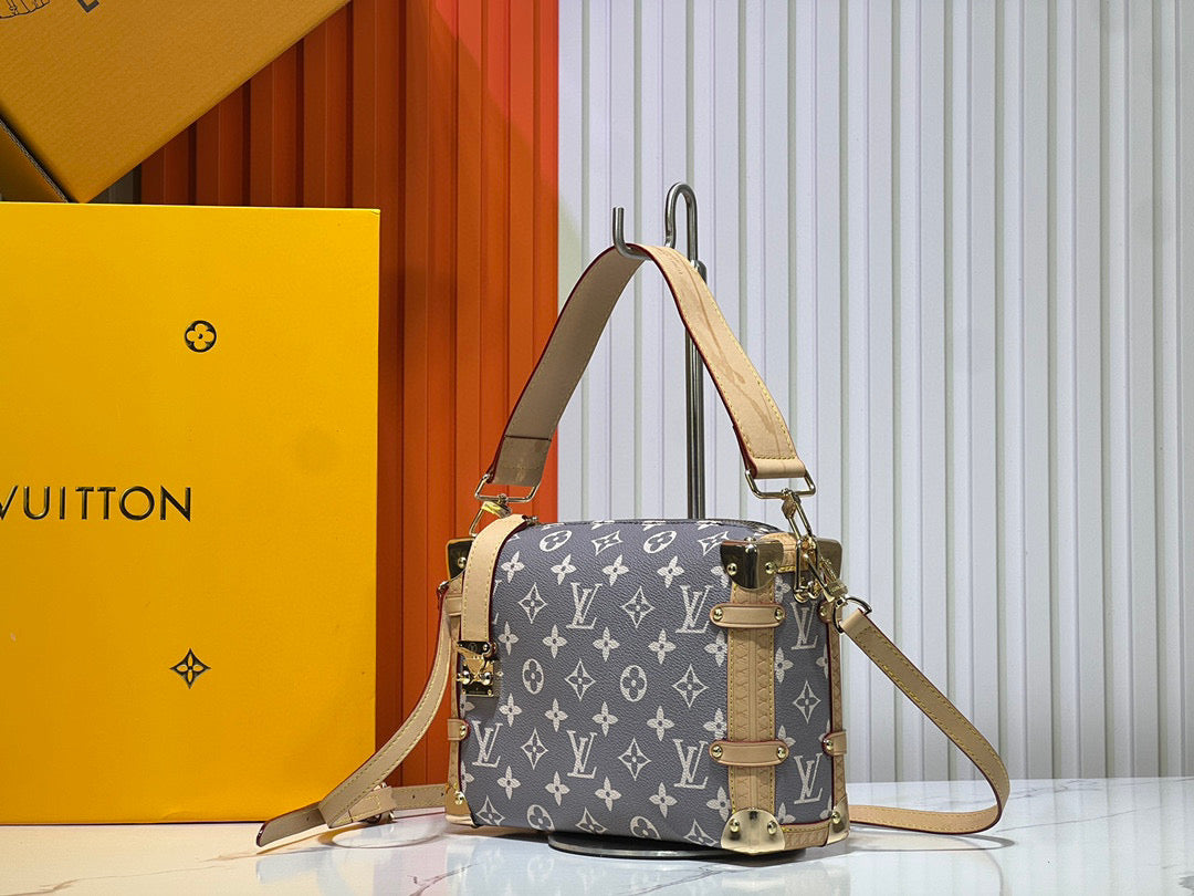 155NE19B Popular leather bag