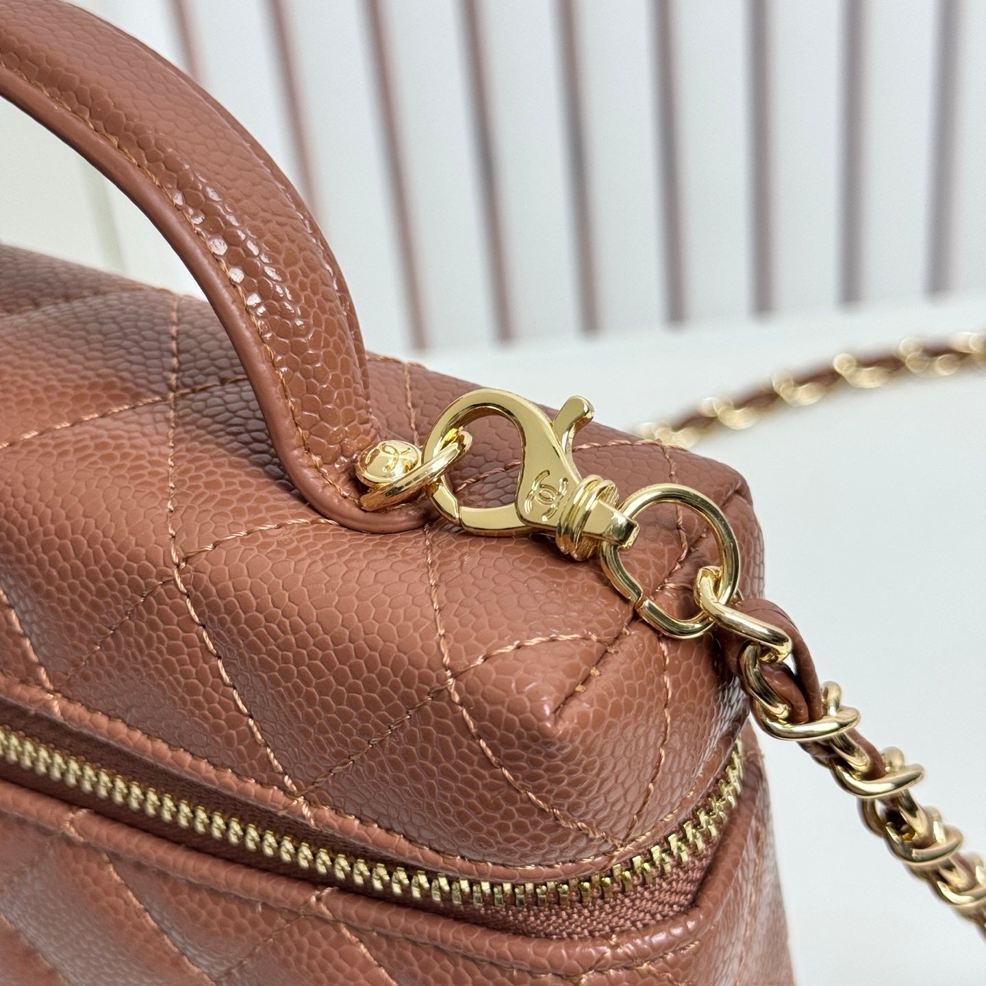 B1X66C19  Popular leather bag