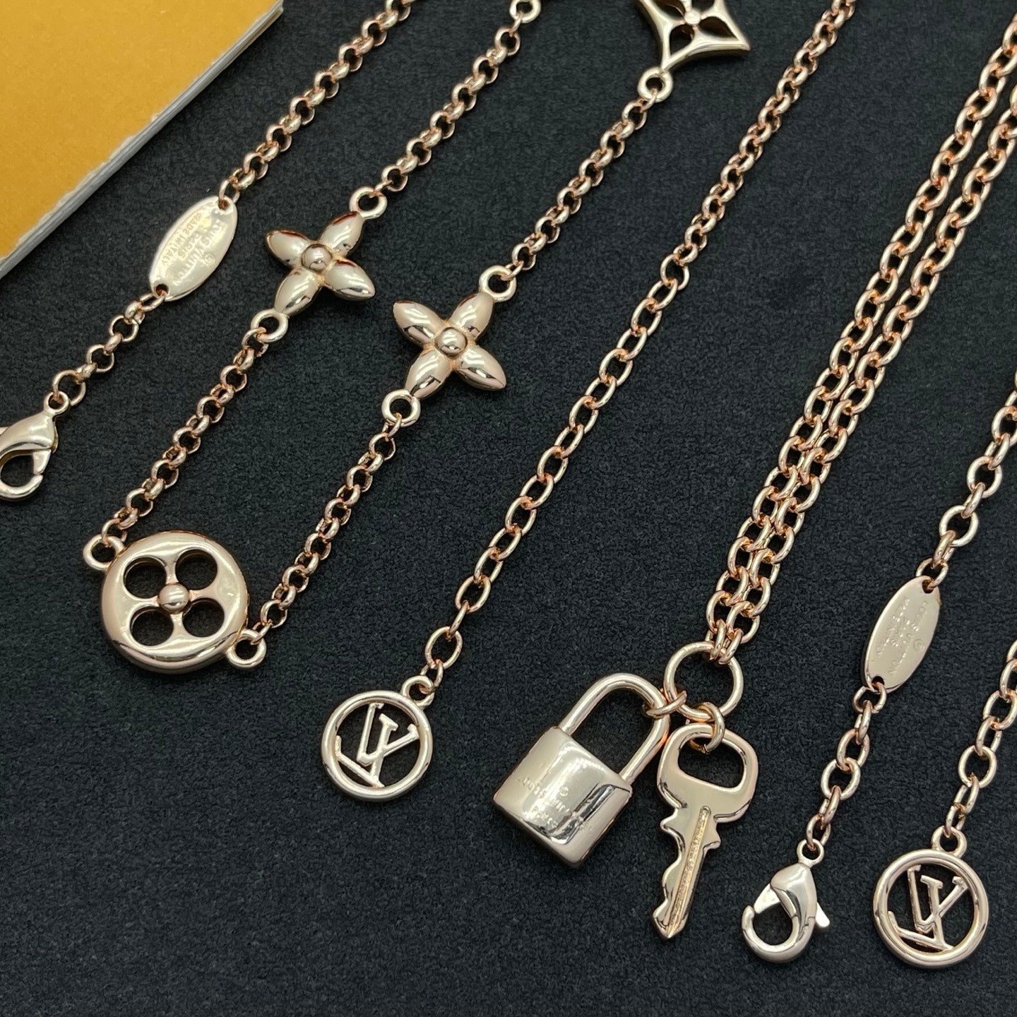 136NE64X Popular  Necklaces