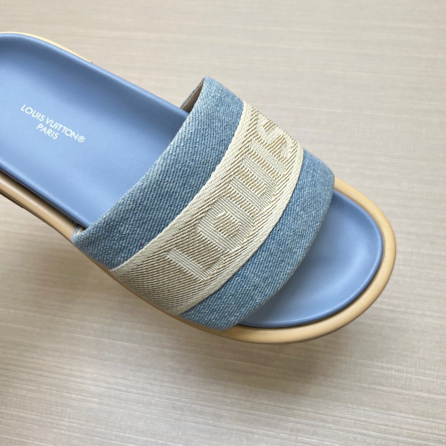 535ZE300Z Popular Slippers