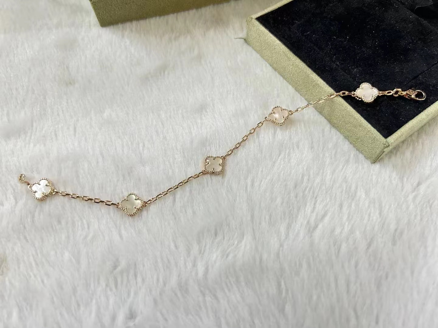 5XVA183K  Popular bracelets 6 flowers mini size 0.9cm flower