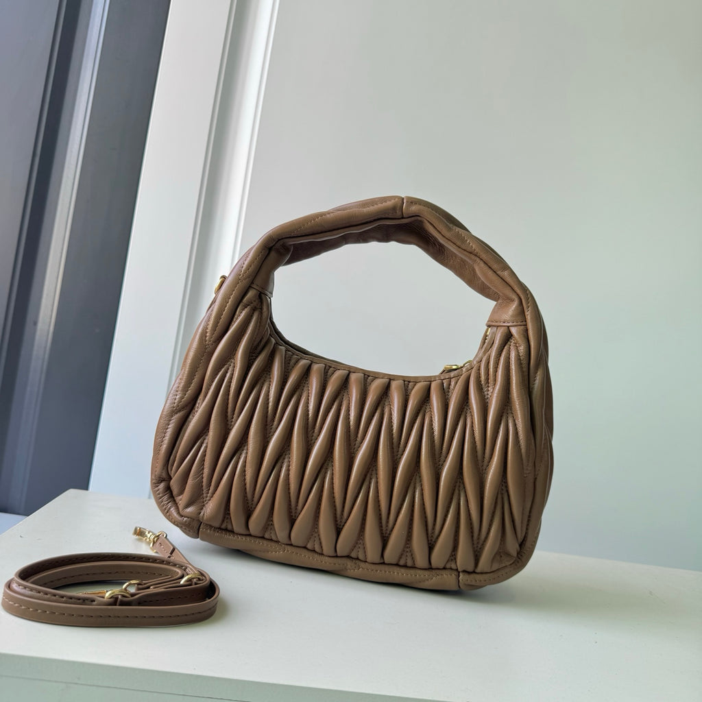 146PA120B Popular leather bag（29x24x10cm）