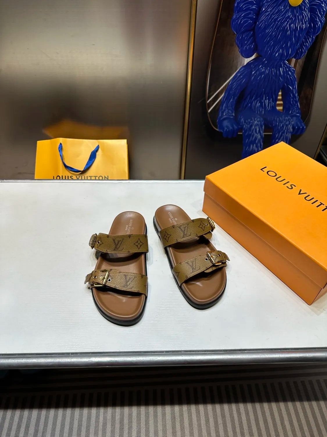 14E10Z Popular sandals