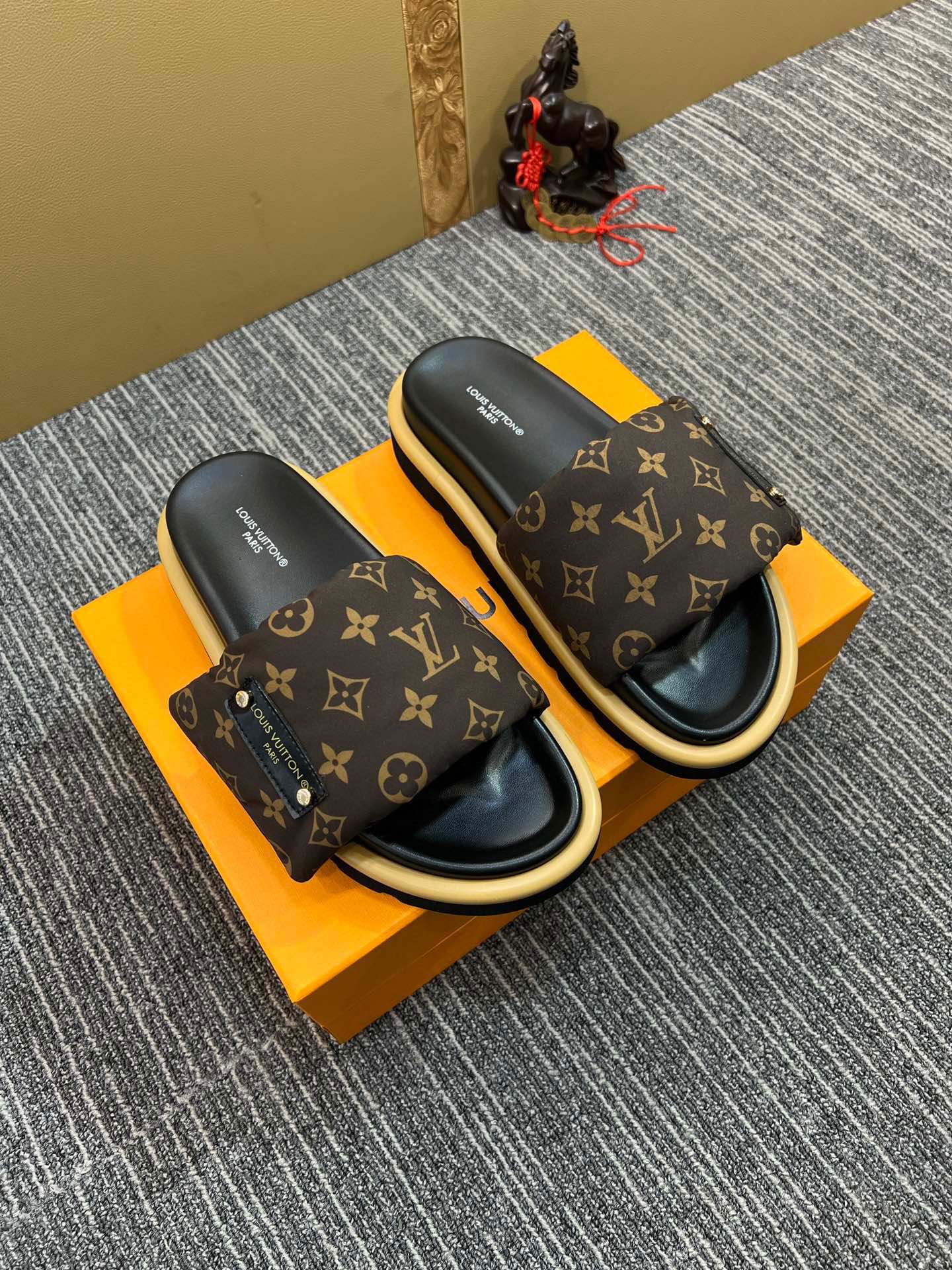 5XE118Z Popular leather quality Slippers
