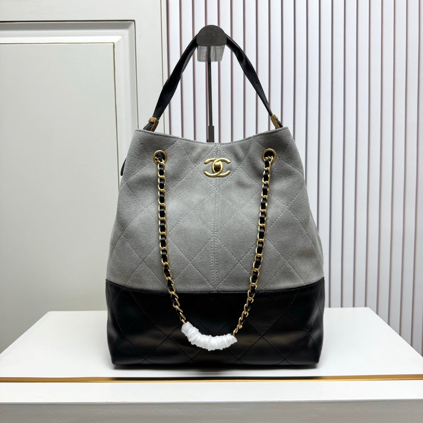 146PC19B Popular leather bag