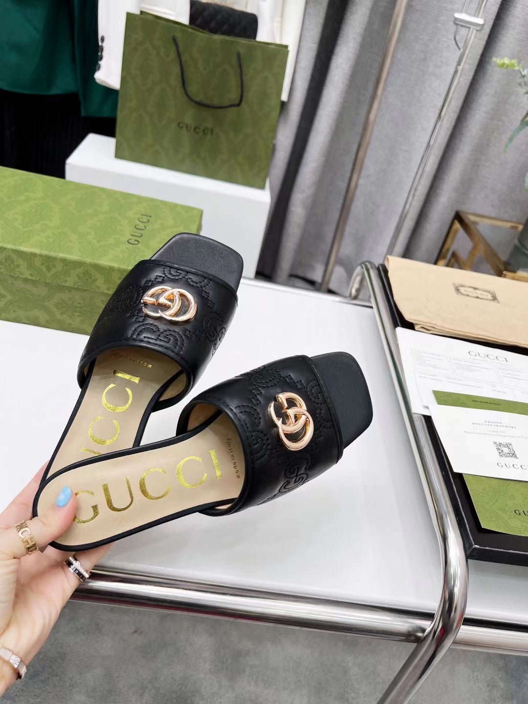 Z2X66B49 Popular high-quality leather slippers