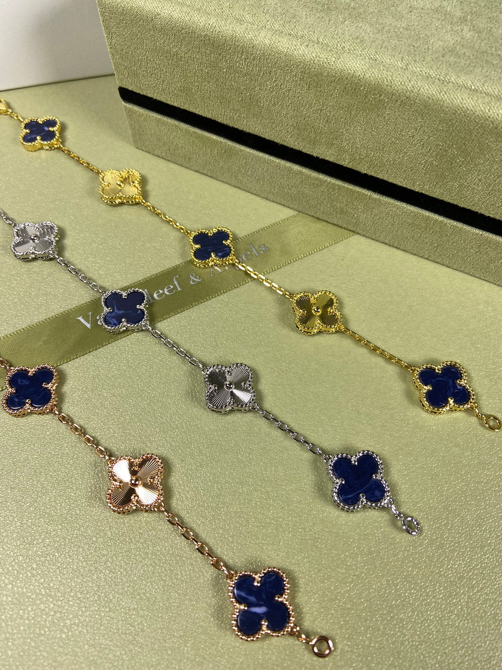 5XVA181K  Popular bracelets  5 flowers normal size1.5cm flower