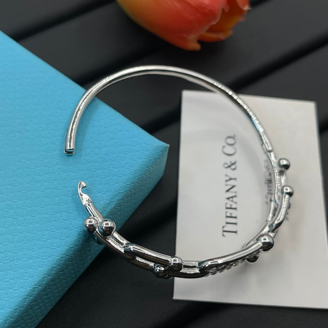136NT87K Popular Bracelets