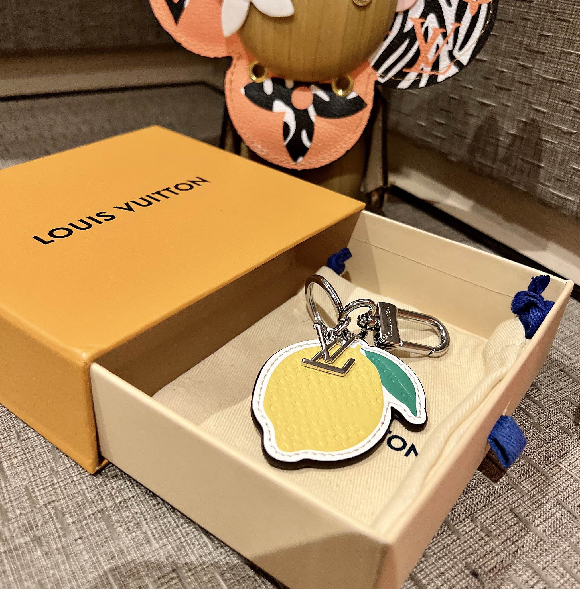 35QE15A Popular bag 's charms accessories