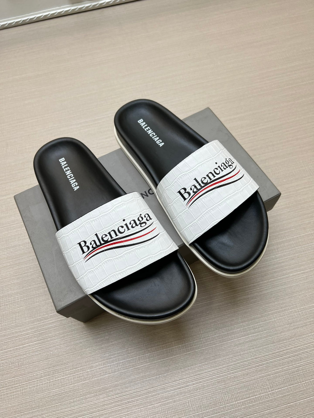 54J99Z Popular slippers