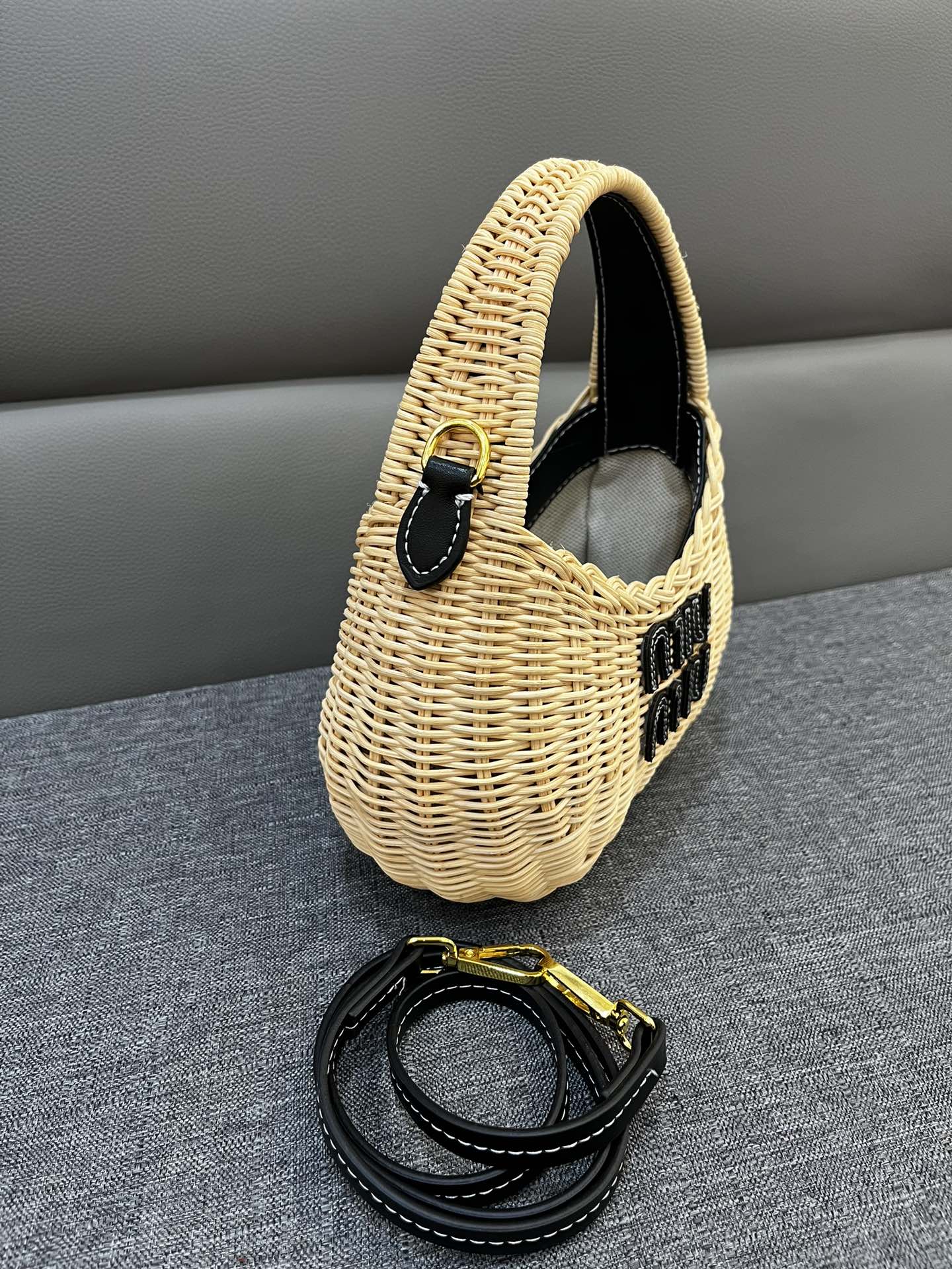 B1P46A119 Popular woven bag