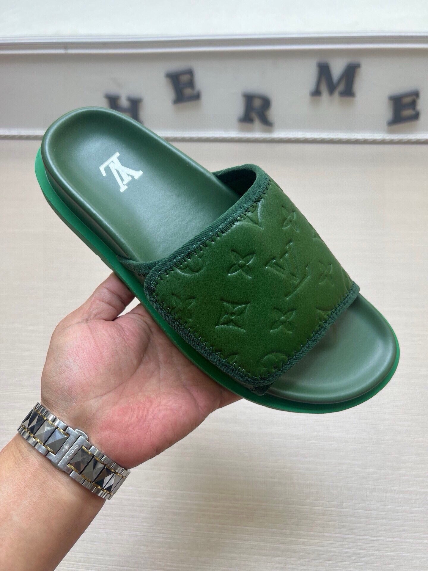 5LE210Z Popular Slippers