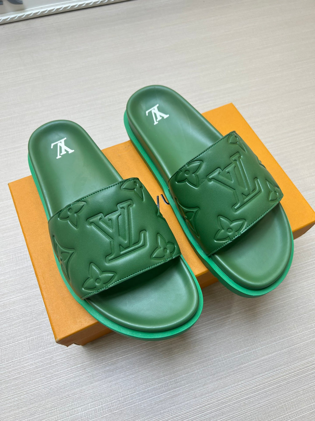 54E3Z Popular slippers