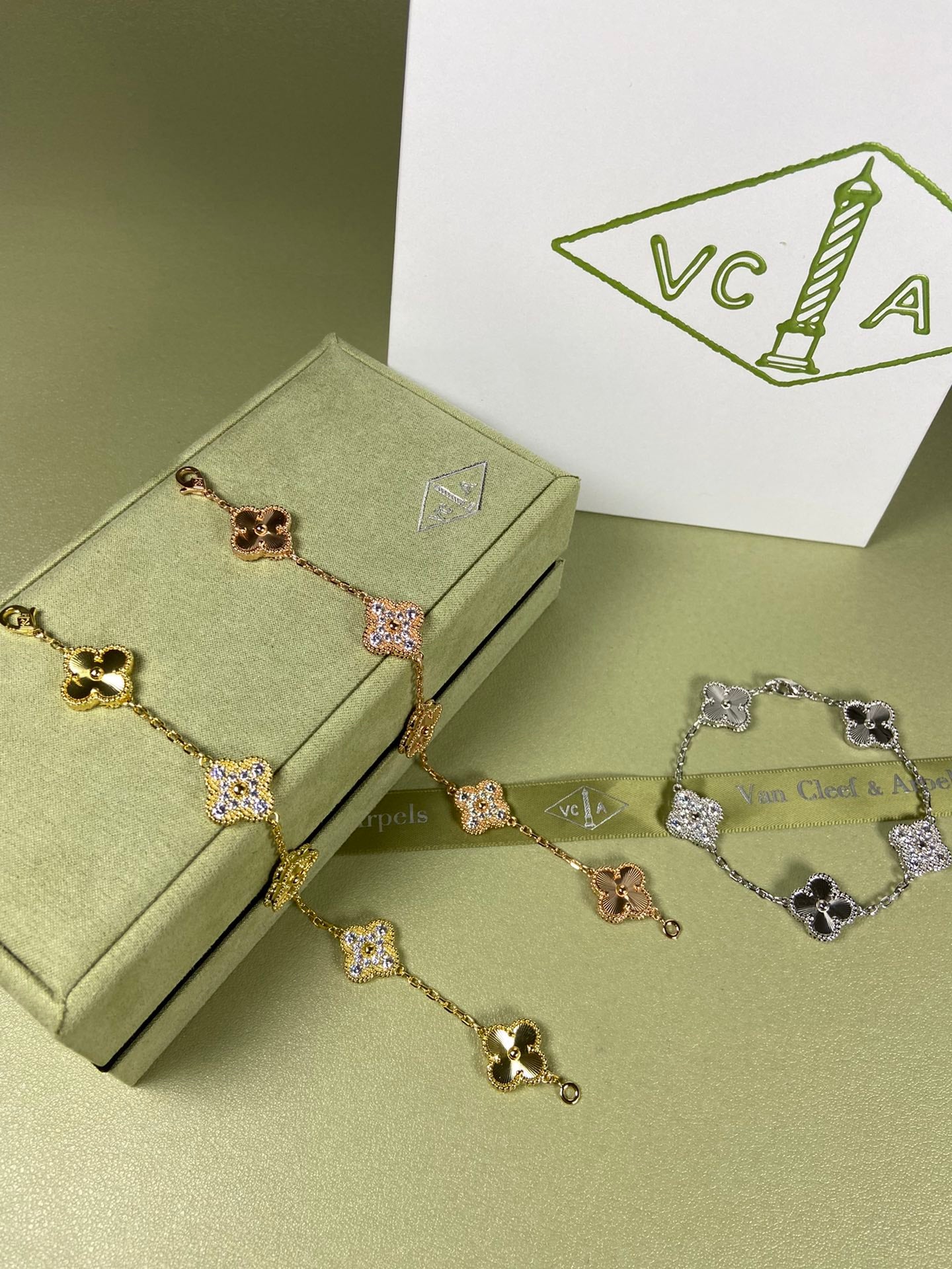 5XVA181K  Popular bracelets  5 flowers normal size1.5cm flower