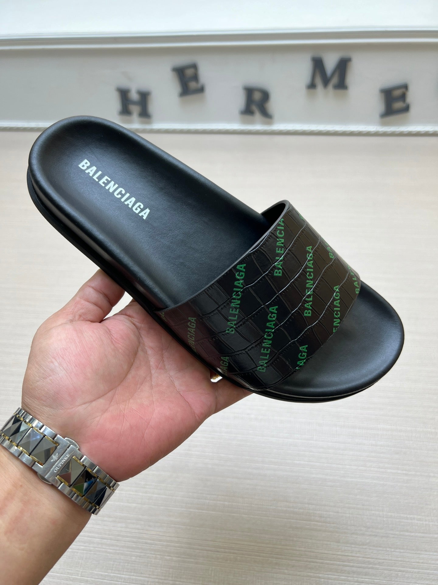 54J99Z Popular slippers