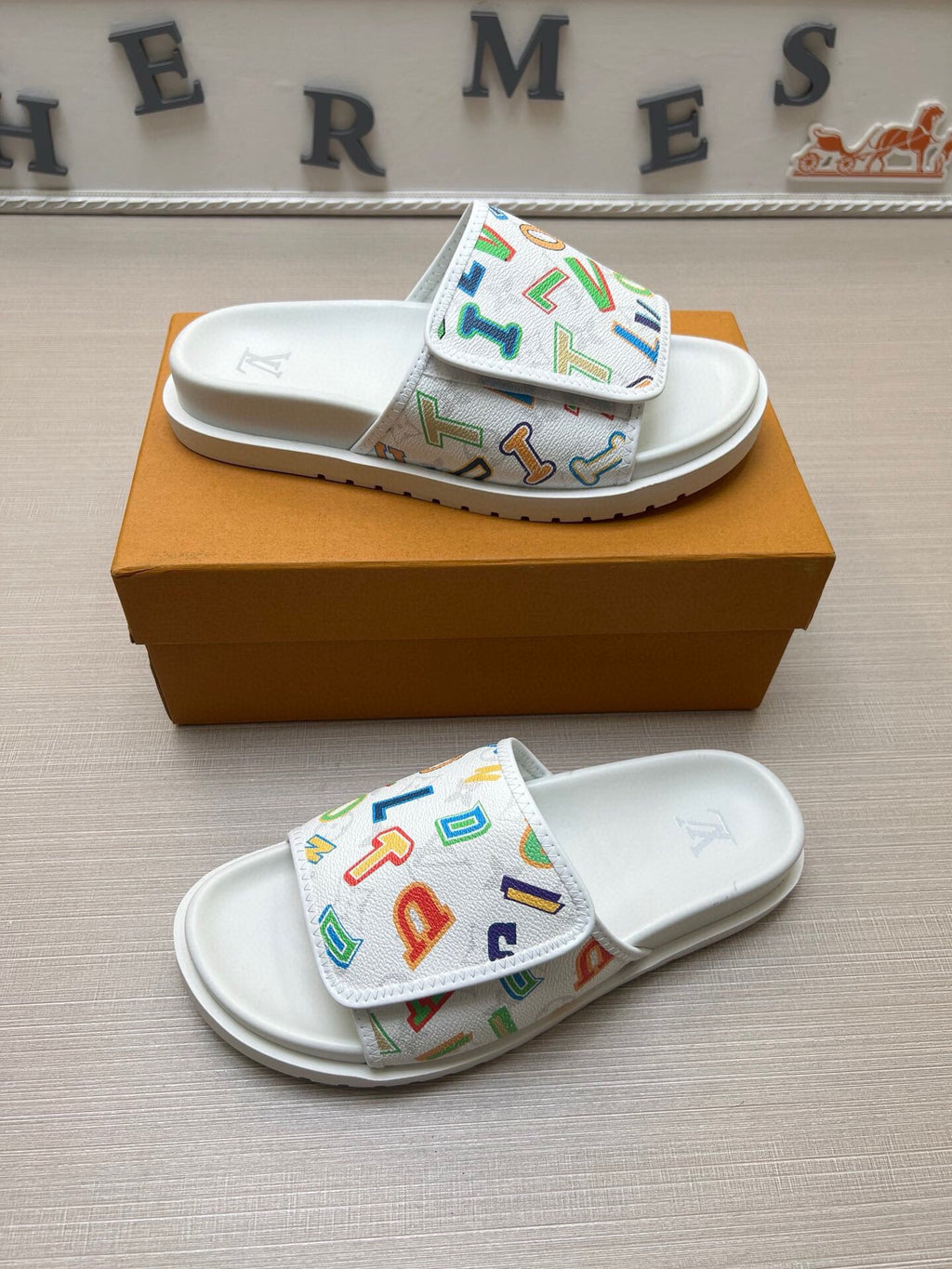 5WE247Z Popular Slippers