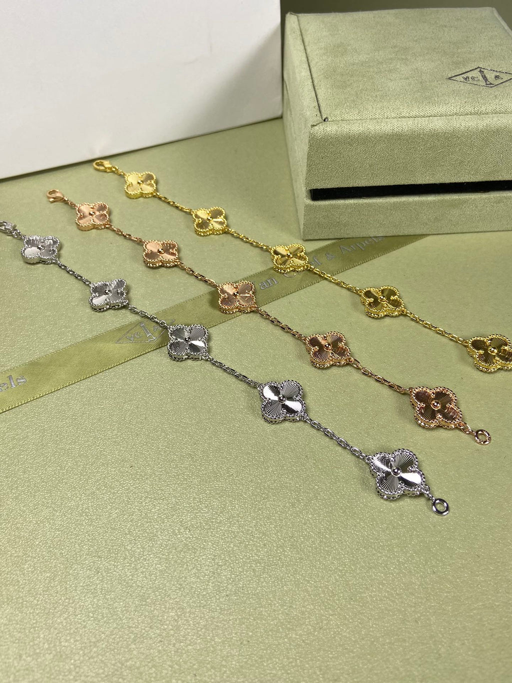 5XVA181K  Popular bracelets  5 flowers normal size1.5cm flower