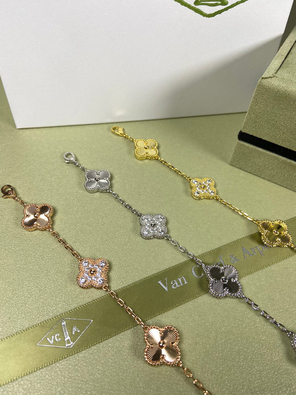 5XVA181K  Popular bracelets  5 flowers normal size1.5cm flower