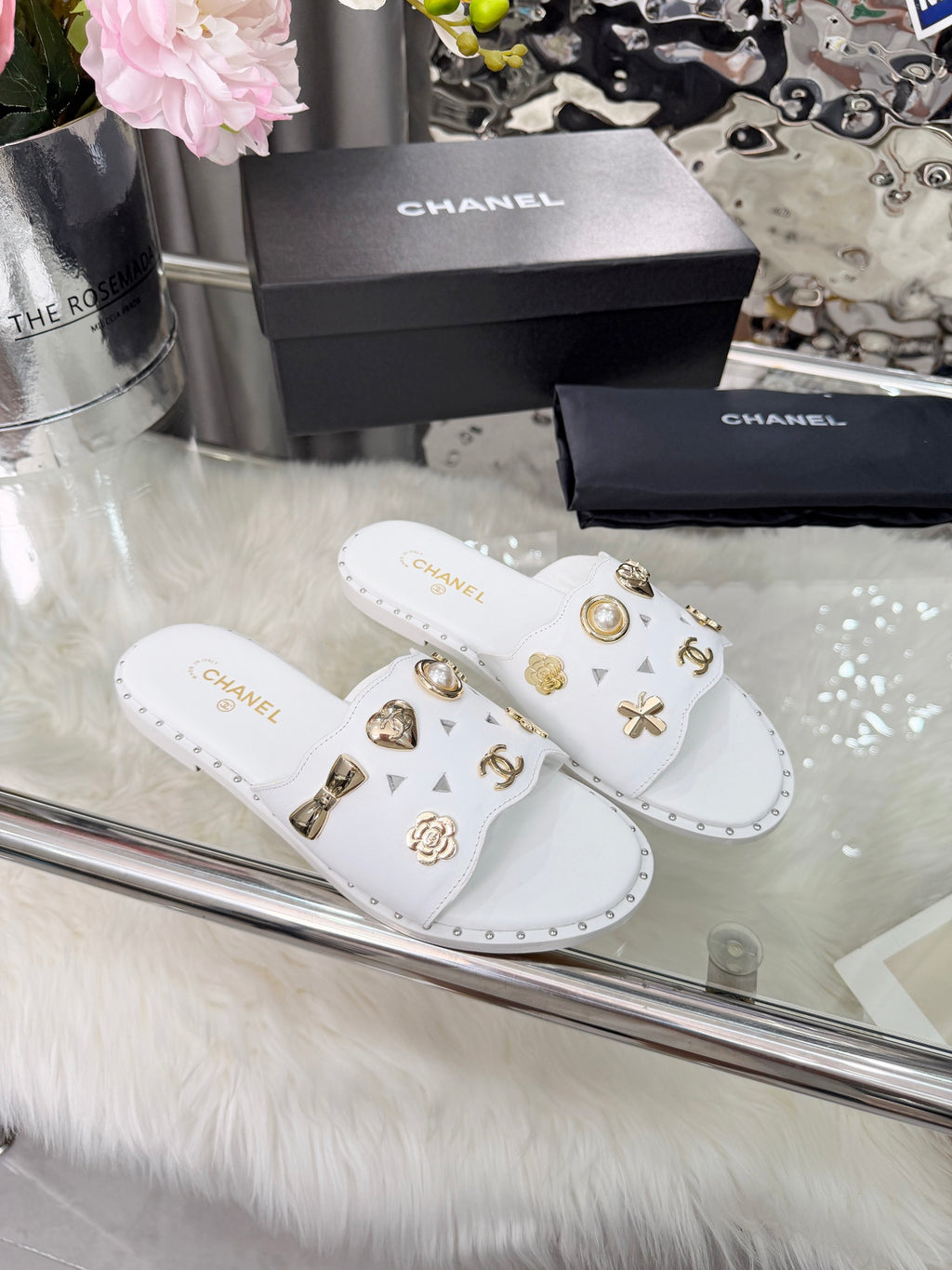 Z2X66C42  Popular high-quality leather slippers