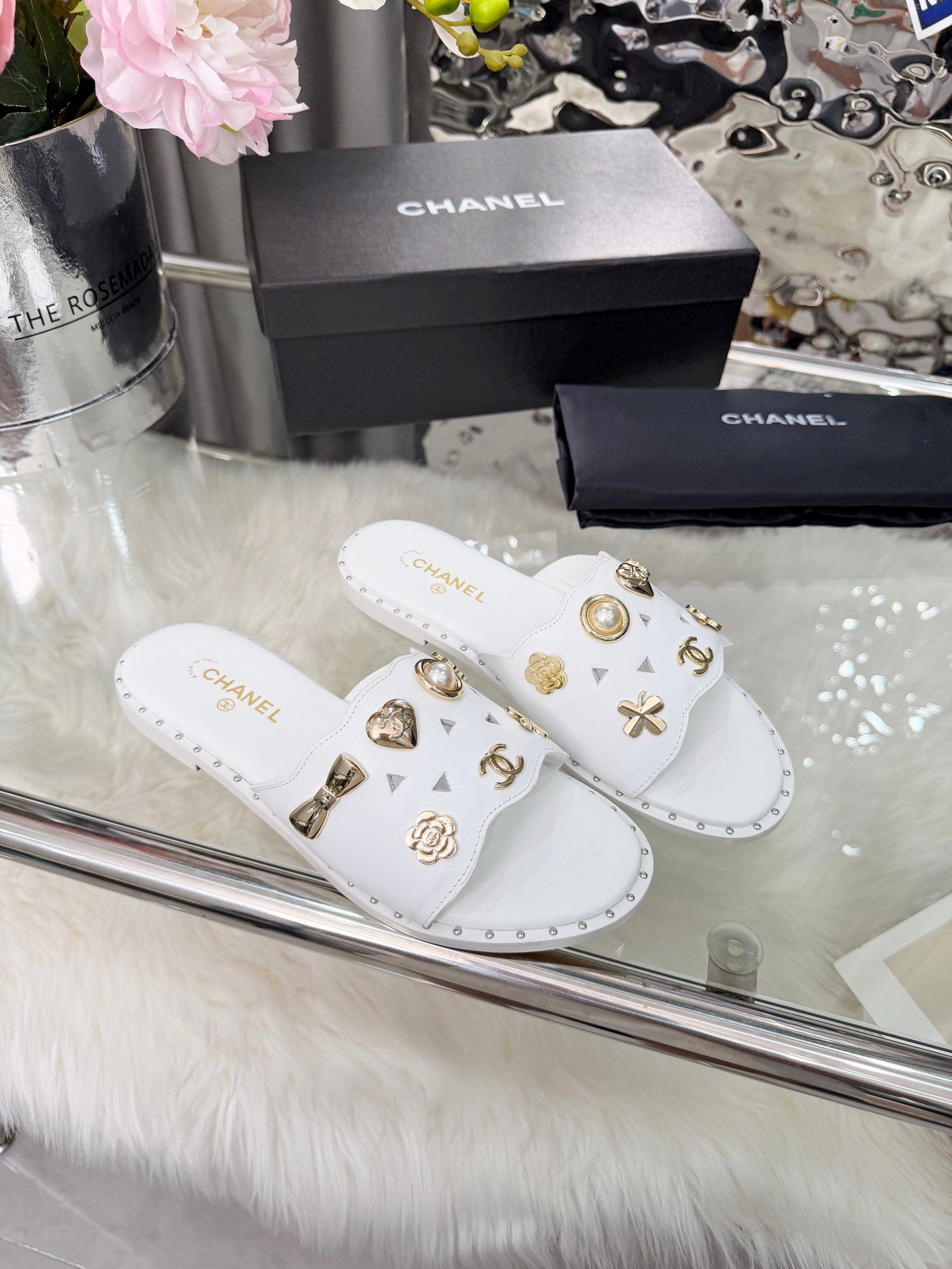 Z2X66C42  Popular high-quality leather slippers