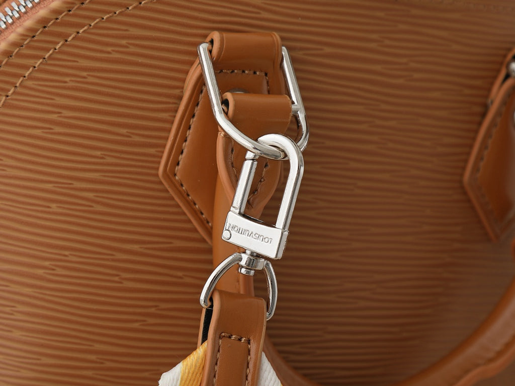 146PE102B Popular leather bag