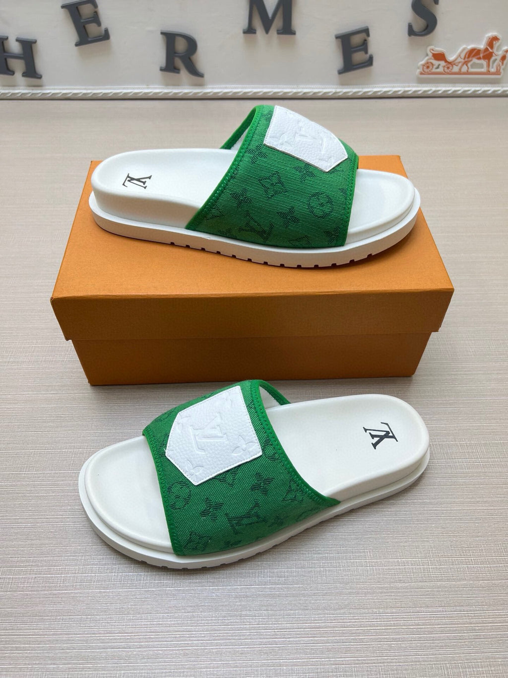 5WE252Z Popular Slippers