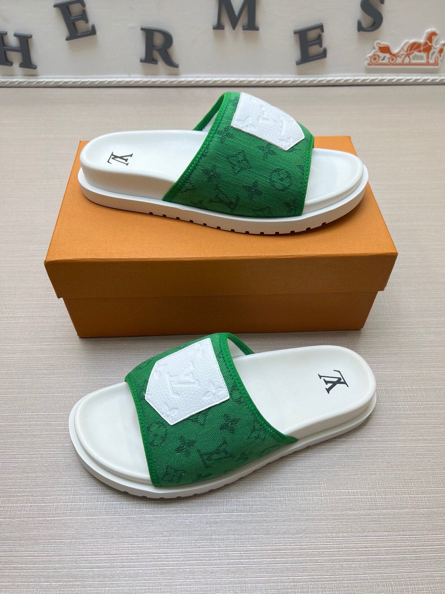 5WE252Z Popular Slippers