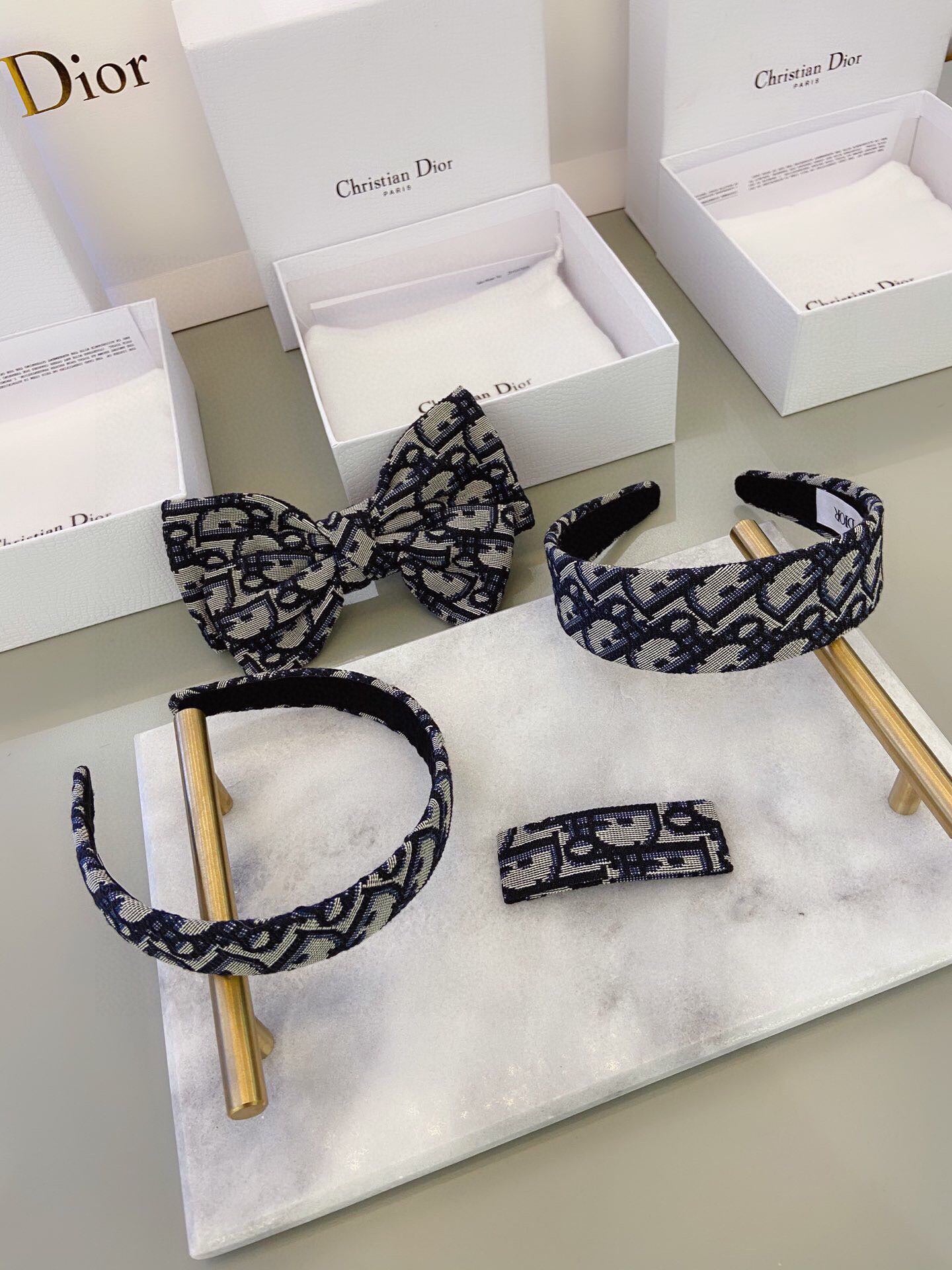 36XD27F (A set with 4 items )Popular hair ornament