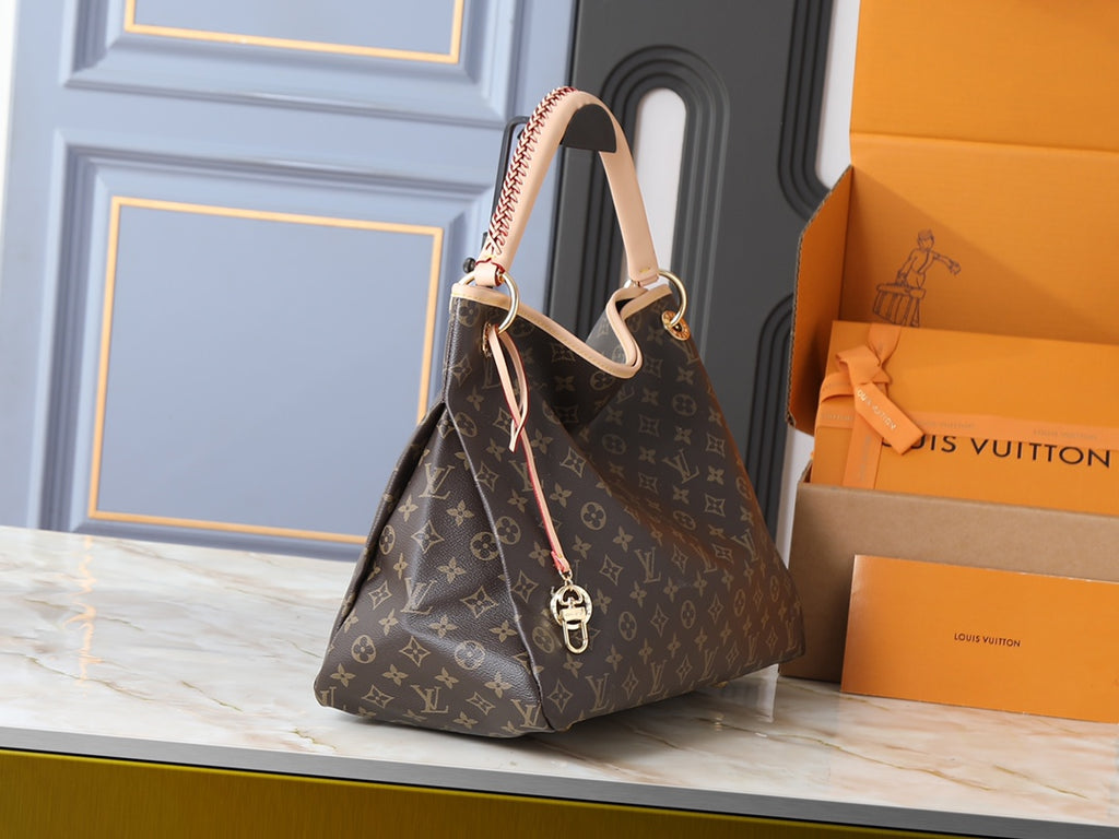 146PE65B Popular leather bag