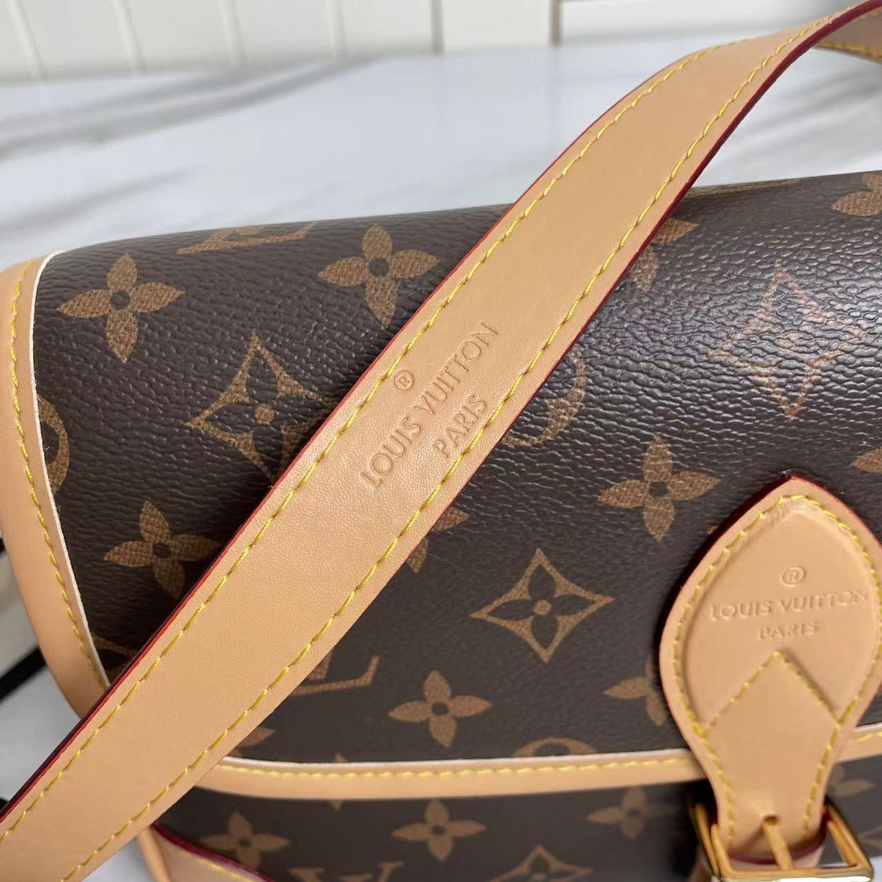 2XE028B Popular leather bag 