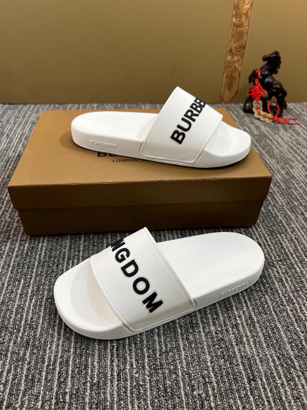 535ZR256Z Popular Slippers