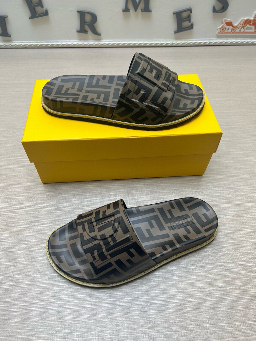 535ZF282Z Popular Slippers